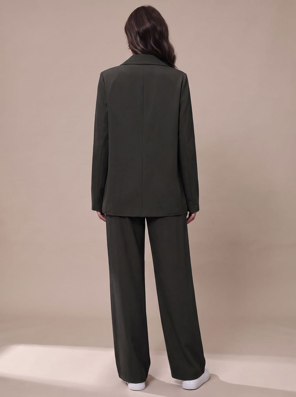 Conjunto ESMERALDA de traje con tacones para un evento formal
