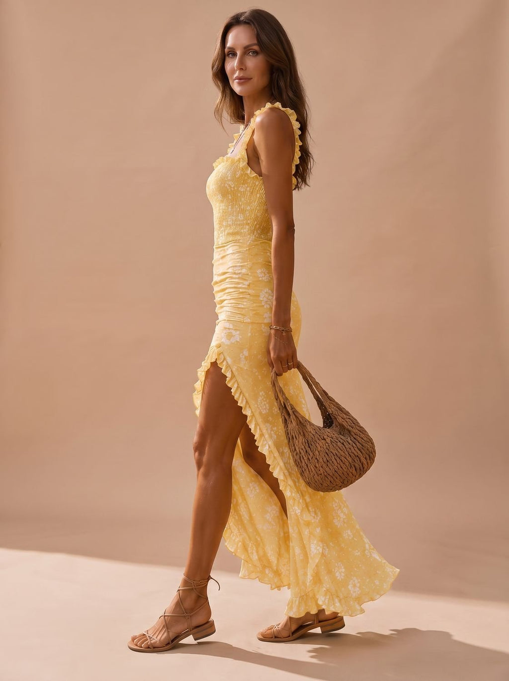 Espalda del vestido midi fruncido con estampado floral marino