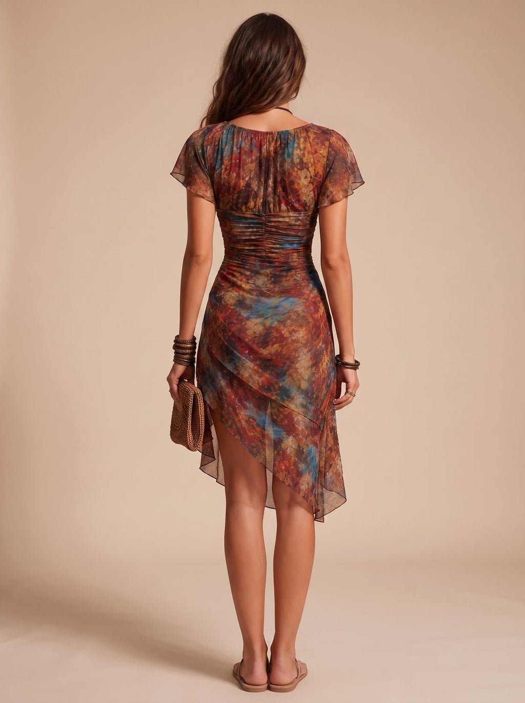 Vestido Lúa con bajo asimétrico y abertura frontal en movimiento