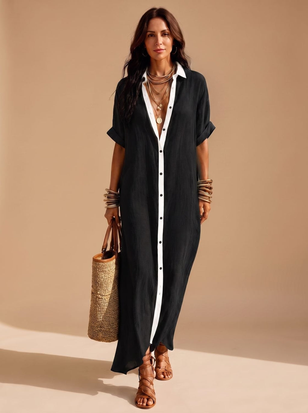 Vestido camisero maxi boho combinado con sandalias para un look de verano