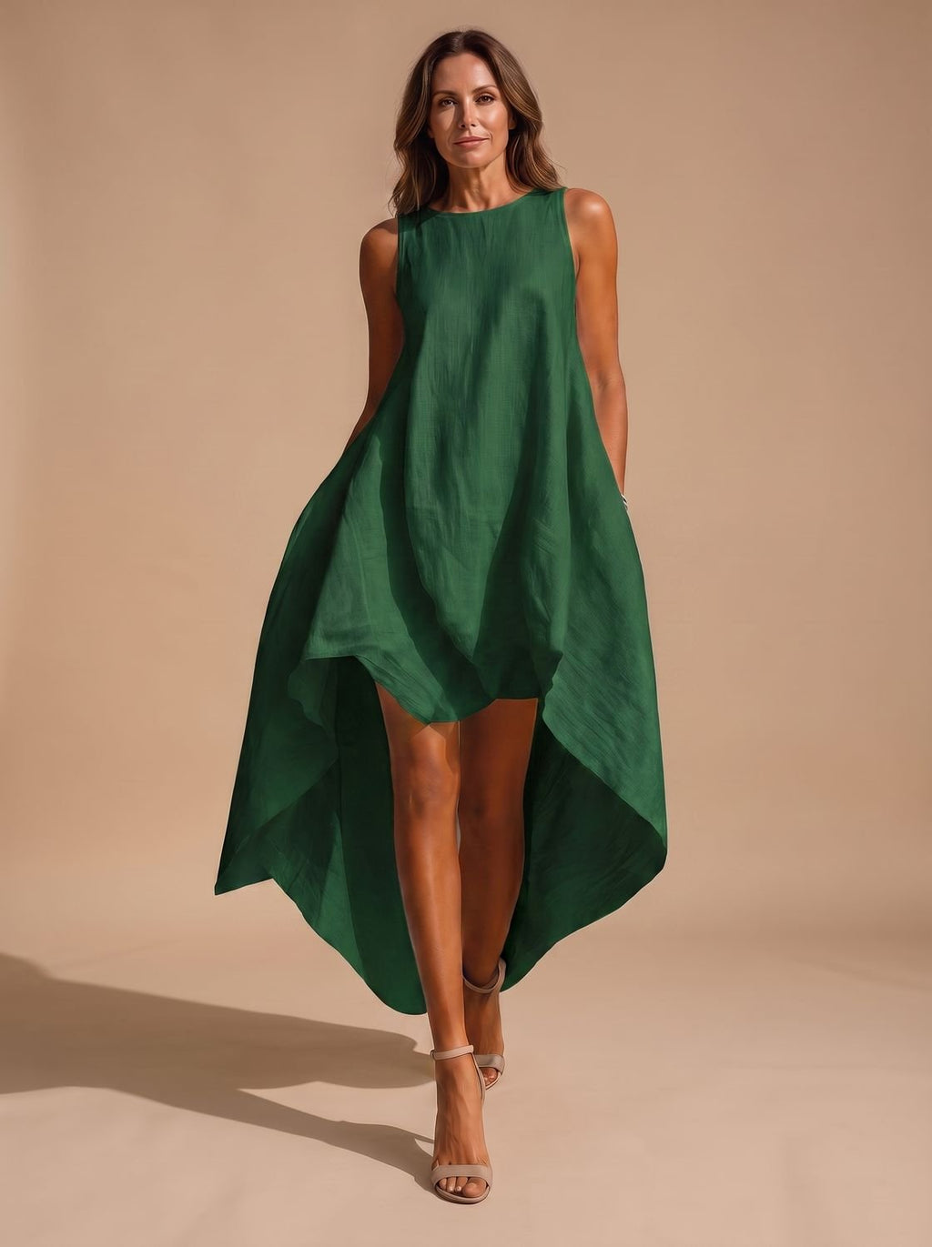Detalle de la tela fluida del vestido midi boho en color amarillo