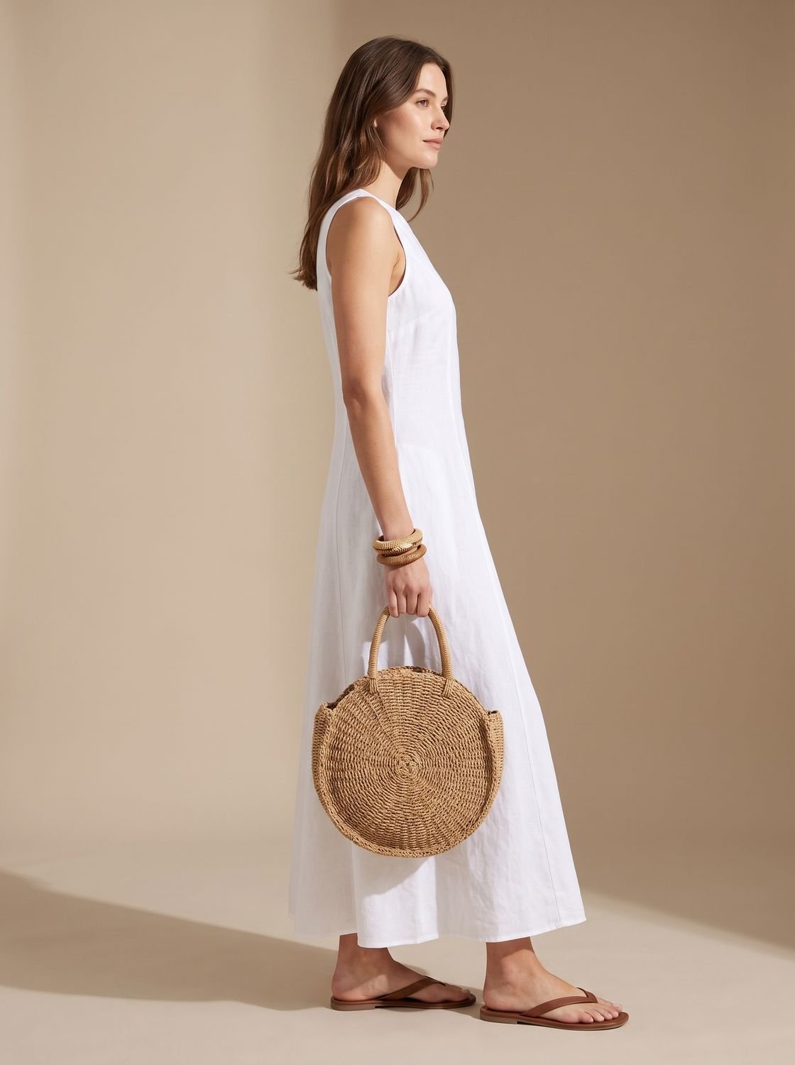 Vestido largo boho visto de cuerpo entero mostrando su silueta fluida